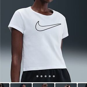 NWT- Nike Women's Black and White Short Sleeve Tee